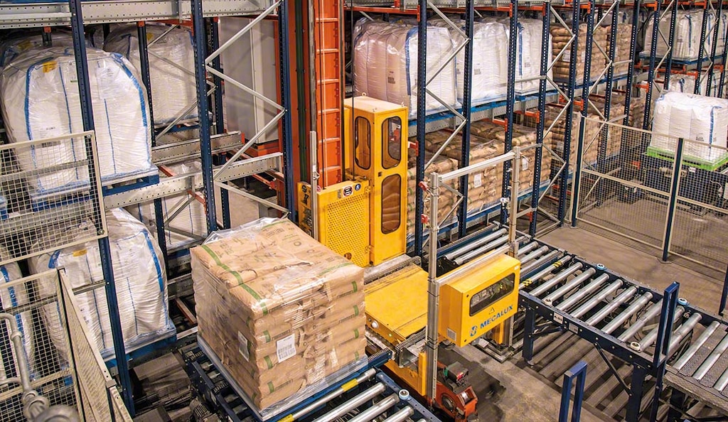 ASRS z systemem Pallet Shuttle można wdrożyć w magazynach o wysokości nawet ponad 40 metrów