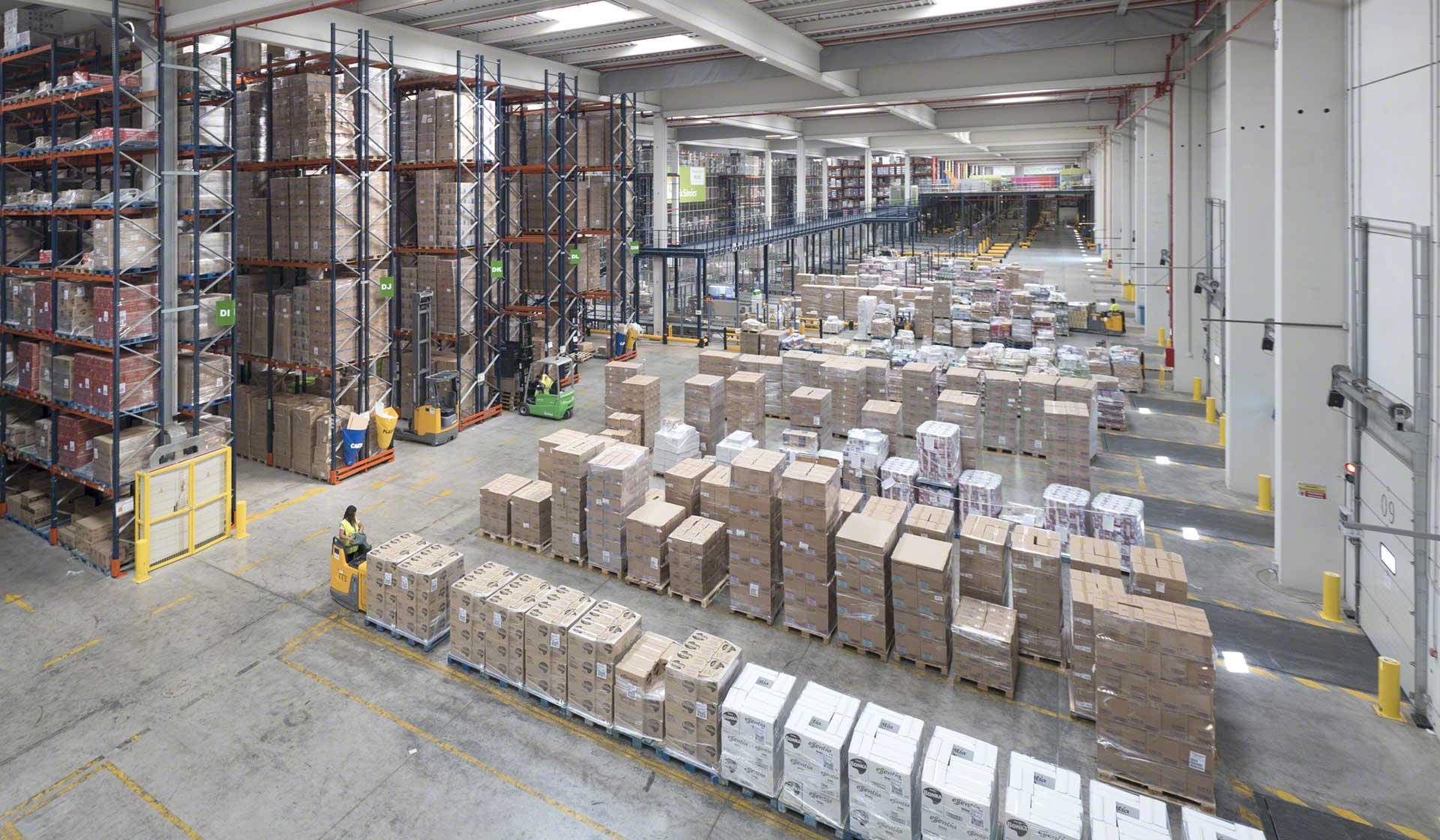 Stosowanie technik ciągłego doskonalenia zapewnia ograniczenie kosztów logistycznych i wzrost wydajności magazynu