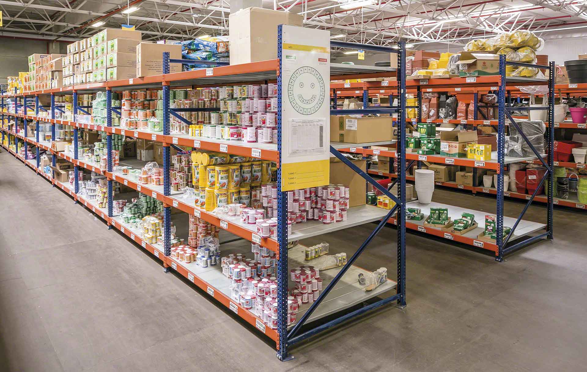 Obiekty typu dark stores to magazyny przypominające supermarket, w których kompletowane są zamówienia Obiekty typu dark stores to magazyny przypominające supermarket, w których kompletowane są zamówienia