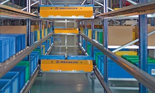 E-commerce warehouse automation opiera się na wdrażaniu automatycznych rozwiązań w magazynie