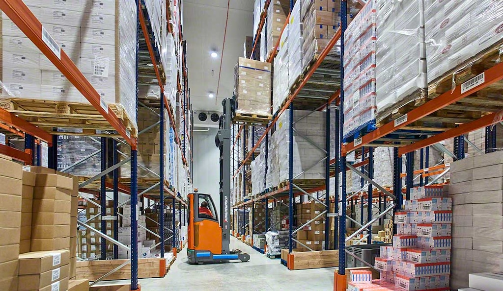 Operator logistyczny Brivio & Viganò zlecił wyposażenie magazynu chłodniczego w regały paletowe, które umożliwiają bezpośredni dostęp do składowanych produktów