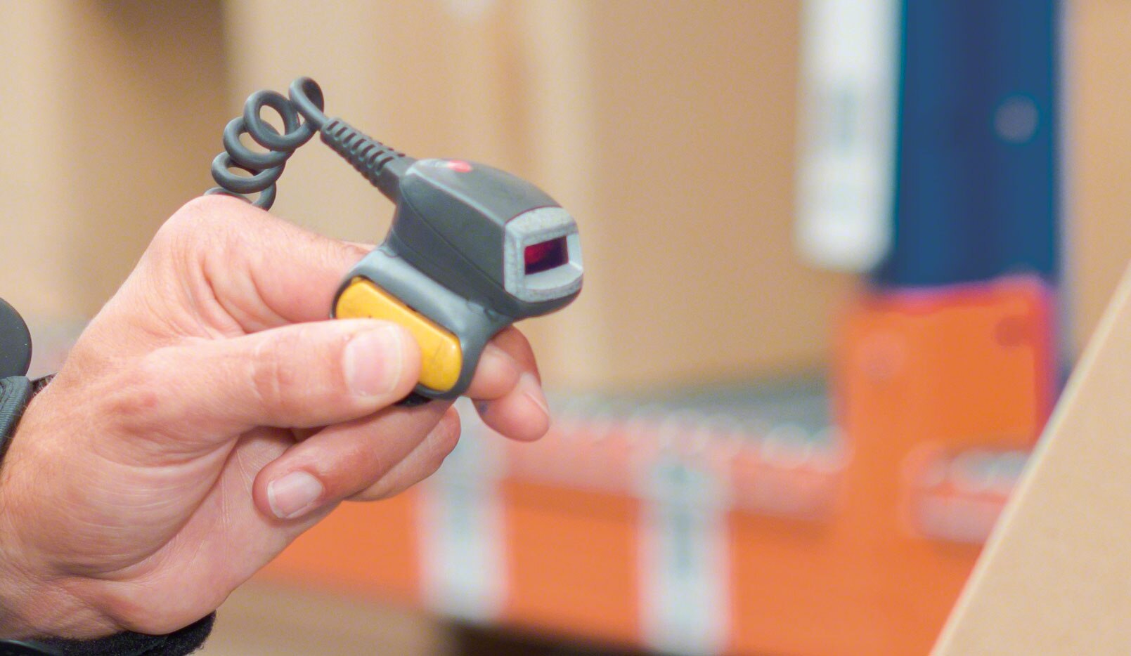 Elektroniczne urządzenia typu wearable ułatwiają kompletację zamówień