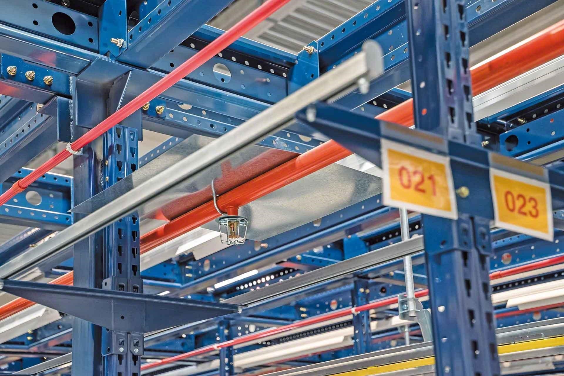 Podstawową metodą zadbania o bhp w magazynie jest instalacja tryskaczy Podstawową metodą zadbania o bhp w magazynie jest instalacja tryskaczy