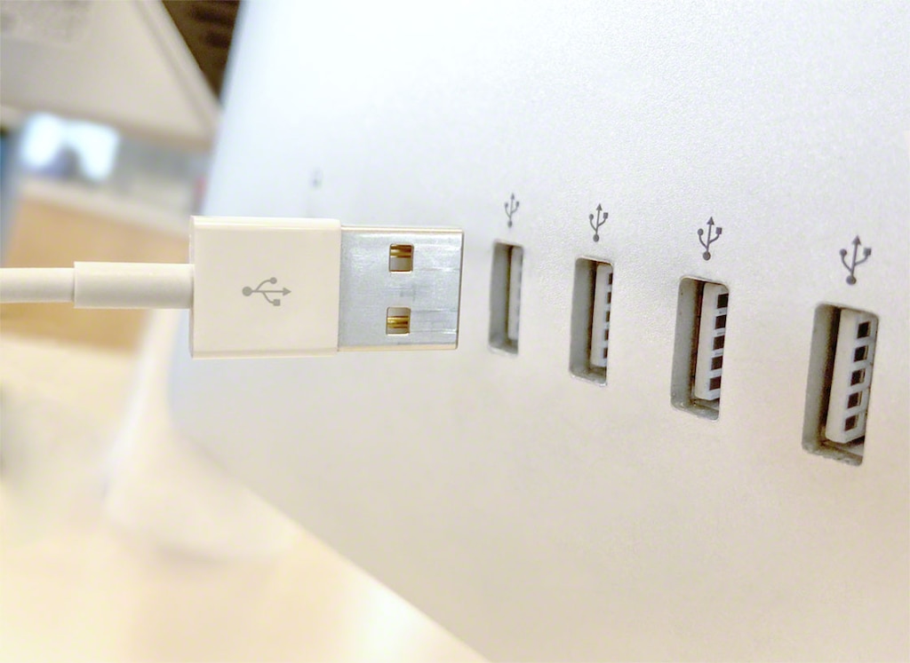 Kable USB to dobry przykład zastosowania metody Poka-Yoke – można je podłączyć tylko w określony sposób