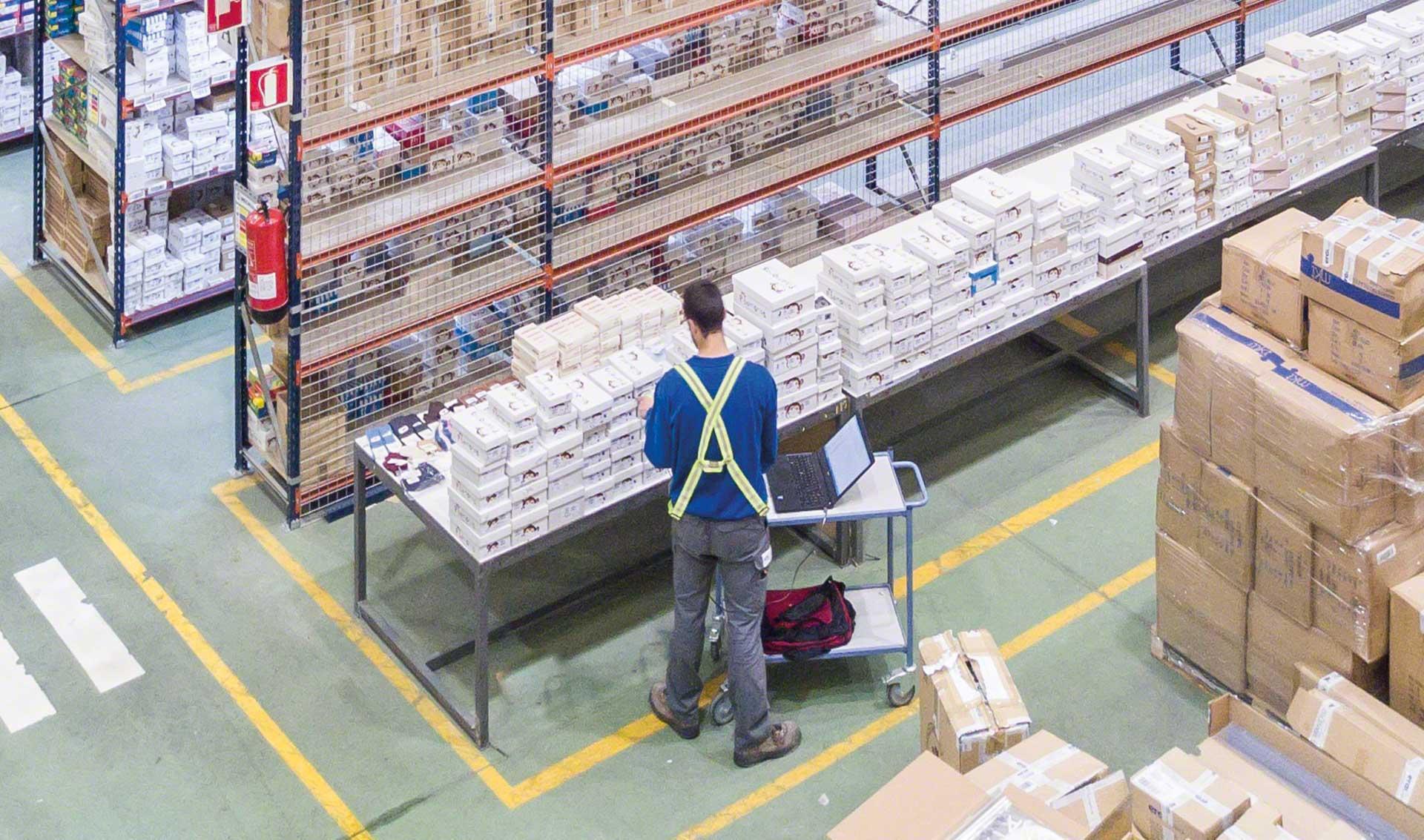 Pracownik 4.0 w swojej pracy stosuje różne rozwiązania technologiczne Pracownik 4.0 w swojej pracy stosuje różne rozwiązania technologiczne