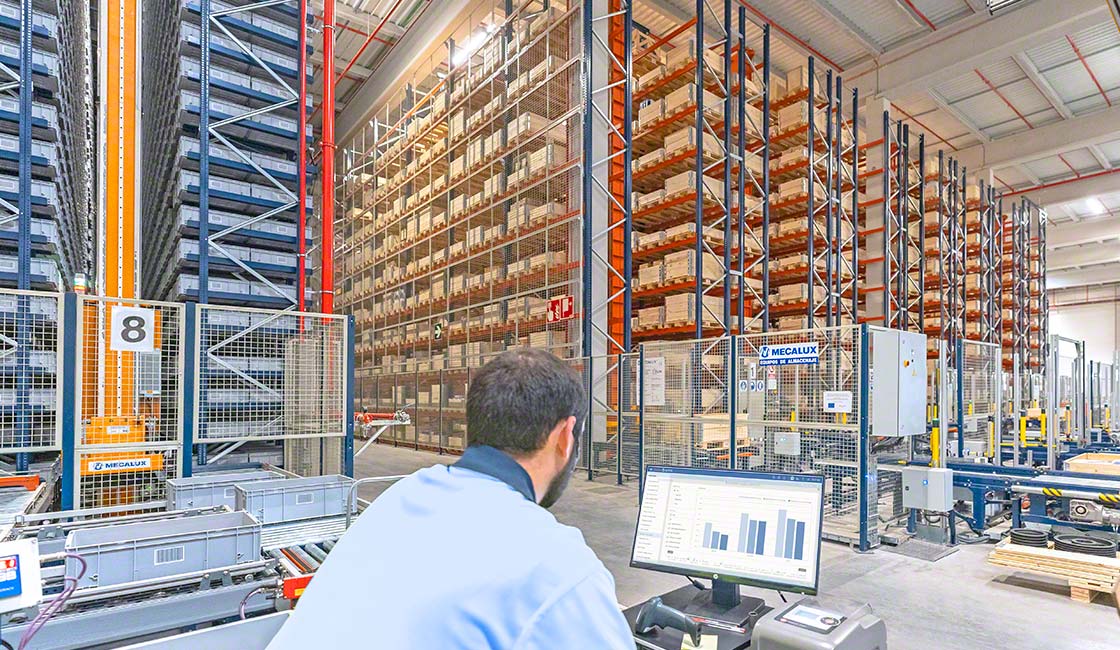 Instalacja robotów współpracujących i przemysłowych w magazynie umożliwia maksymalne usprawnienie procesów logistycznych