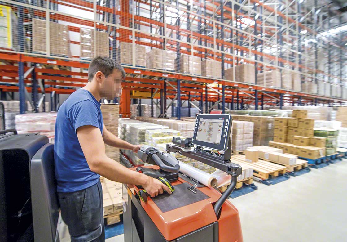 Technologia rzeczywistości rozszerzonej umożliwia podgląd i analizę układu magazynu