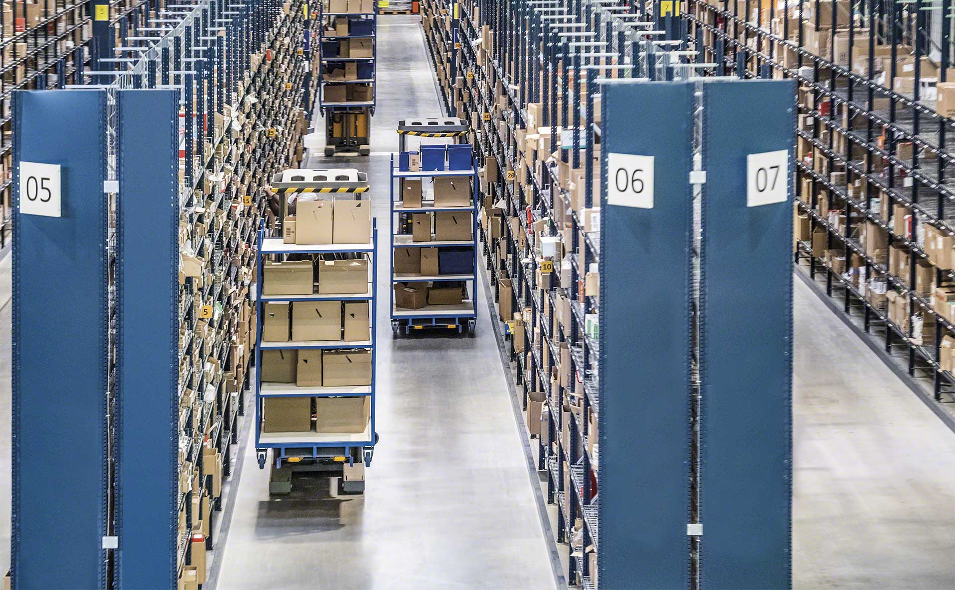 Na przestrzeni ostatnich lat wyraźnie wzrosła liczba robotów mobilnych stosowanych w magazynach Na przestrzeni ostatnich lat wyraźnie wzrosła liczba robotów mobilnych stosowanych w magazynach