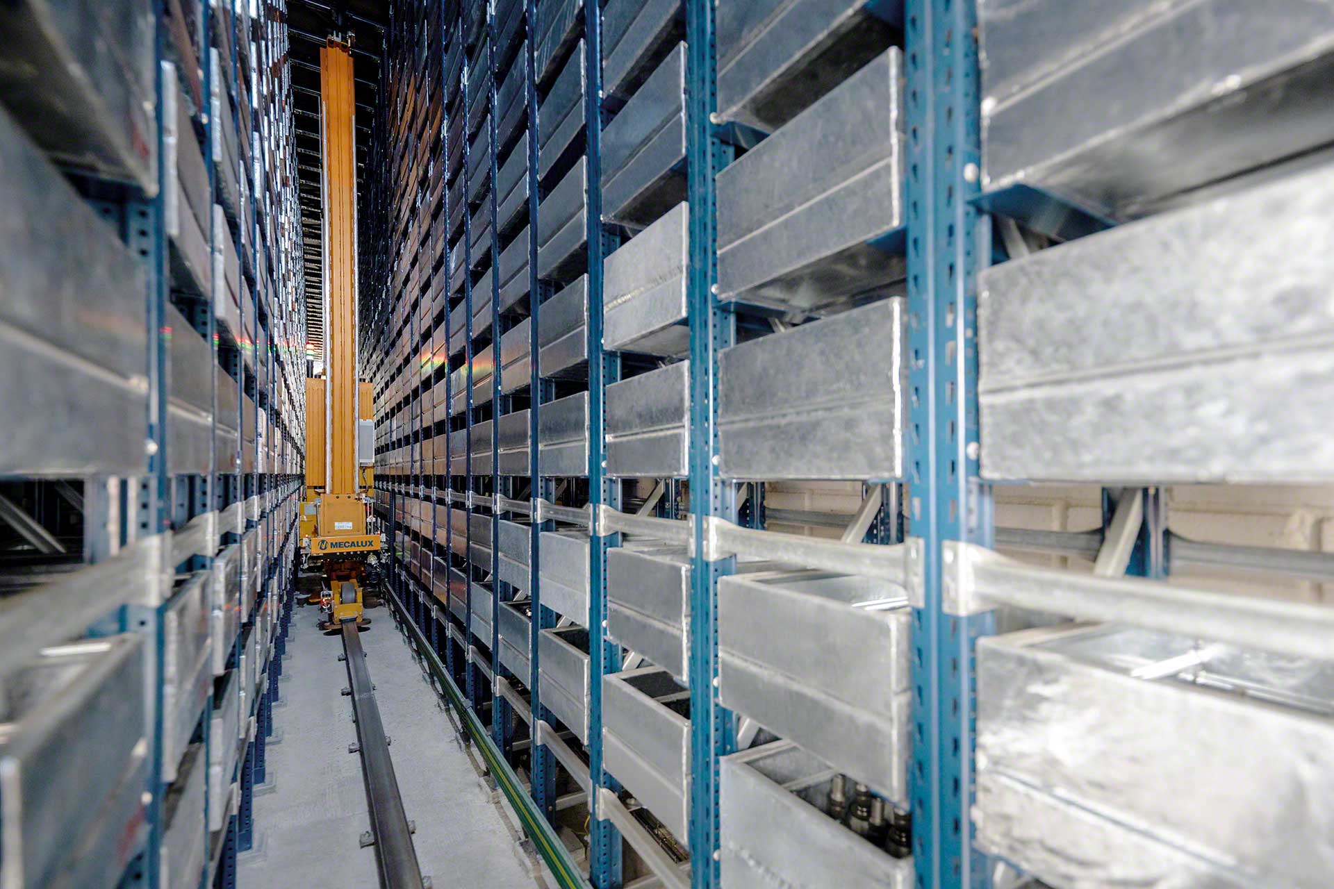 System WCS to oprogramowania służące do koordynowania ruchów urządzań automatycznych w magazynie System WCS to oprogramowania służące do koordynowania ruchów urządzań automatycznych w magazynie