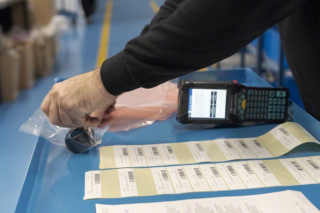 Po oznaczeniu wszystkich artykułów system WMS może je sklasyfikować i opracować strategię ich rozmieszczenia