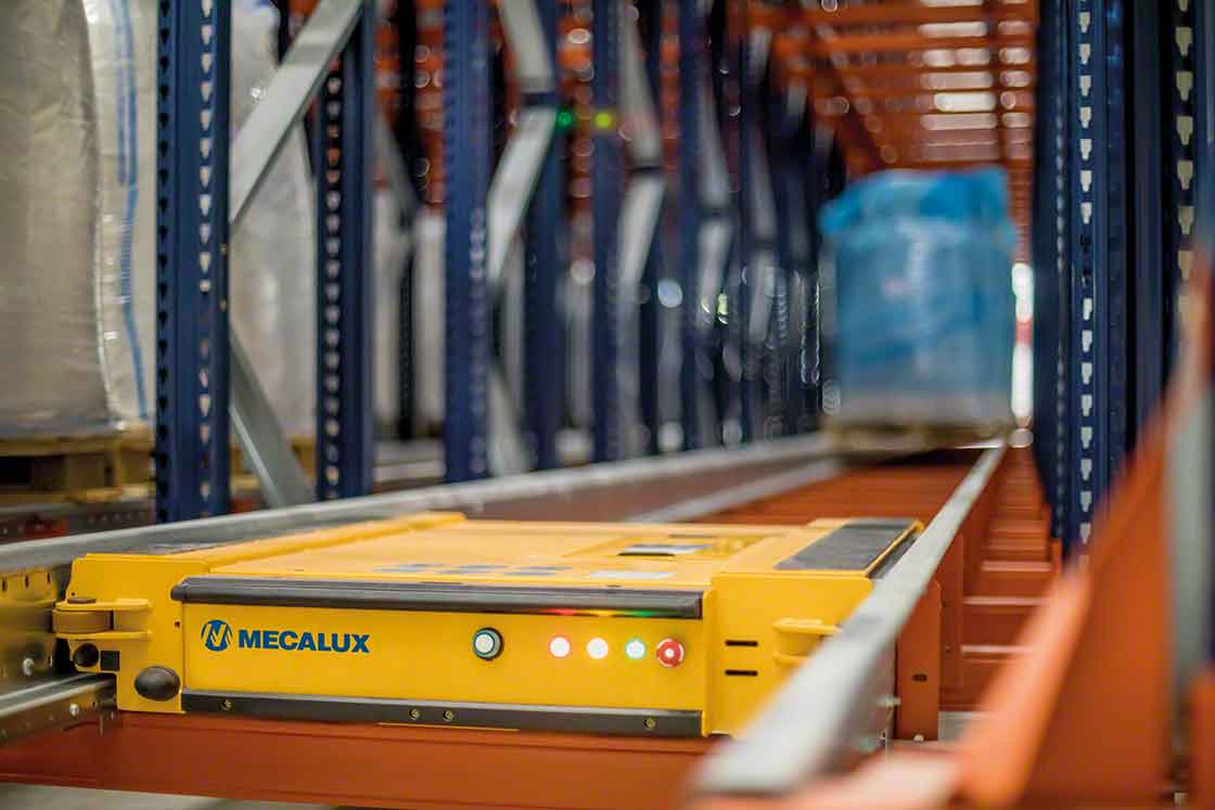 Systemy automatyczne aktualizują dane w oprogramowaniu WMS przy każdej wykonanej operacji, co ma istotne znacznie dla obliczeń punktów zamawiania Systemy automatyczne aktualizują dane w oprogramowaniu WMS przy każdej wykonanej operacji, co ma istotne znacznie dla obliczeń punktów zamawiania