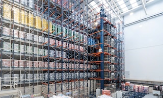 Połączenie wózków wahadłowych i systemu Pallet Shuttle pozwala wyeliminować wszelkie błędy w transporcie bliskim ładunków Połączenie wózków wahadłowych i systemu Pallet Shuttle pozwala wyeliminować wszelkie błędy w transporcie bliskim ładunków