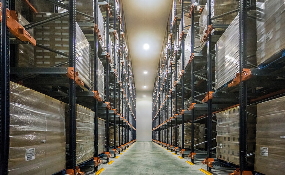 Nowoczesne centrum logistyczne z sześcioma mroźniami Nowoczesne centrum logistyczne z sześcioma mroźniami