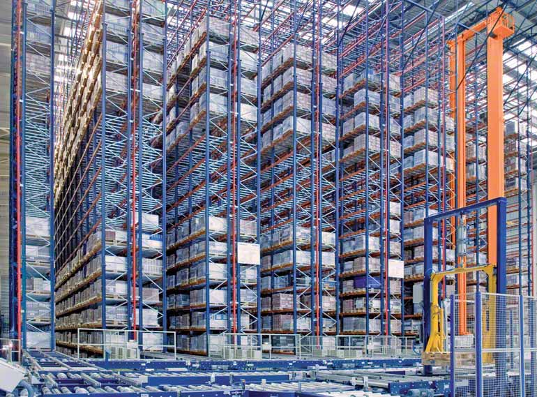 Estanterías de simple fondo en una compañía del sector cerámico para la construcción.
