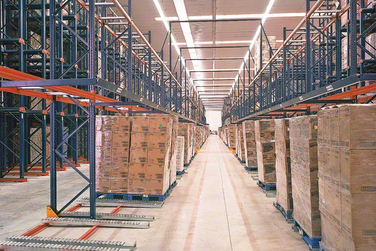 Magazyn firmy z branży dystrybucyjnej