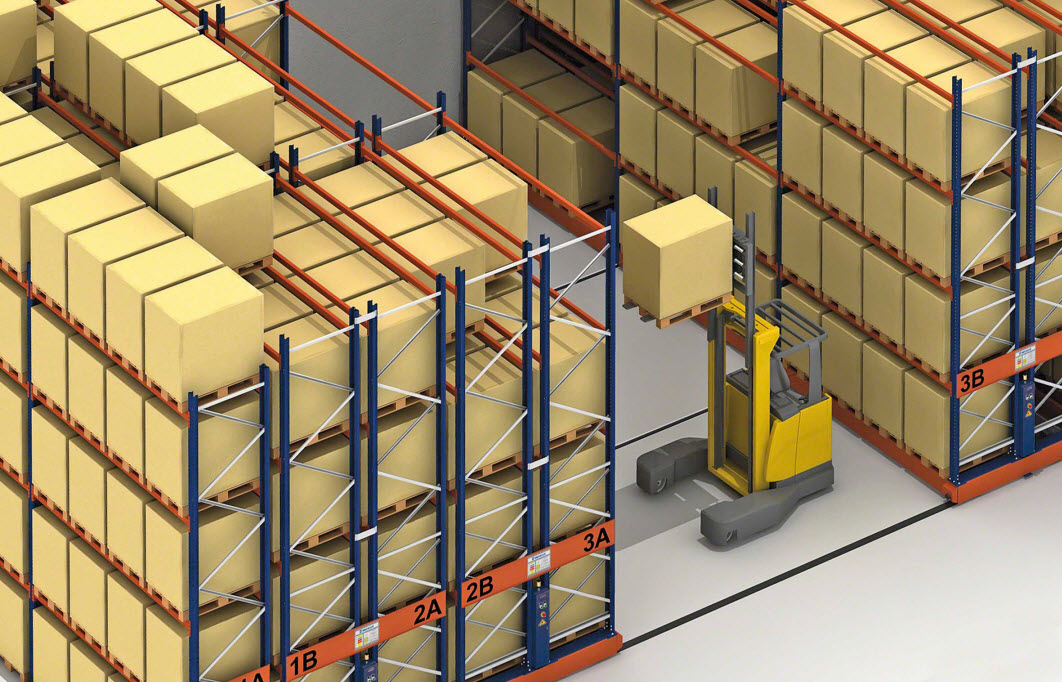 Magazyn artykułów spożywczych i dietetycznych firmy Vibar Nord we Włoszech