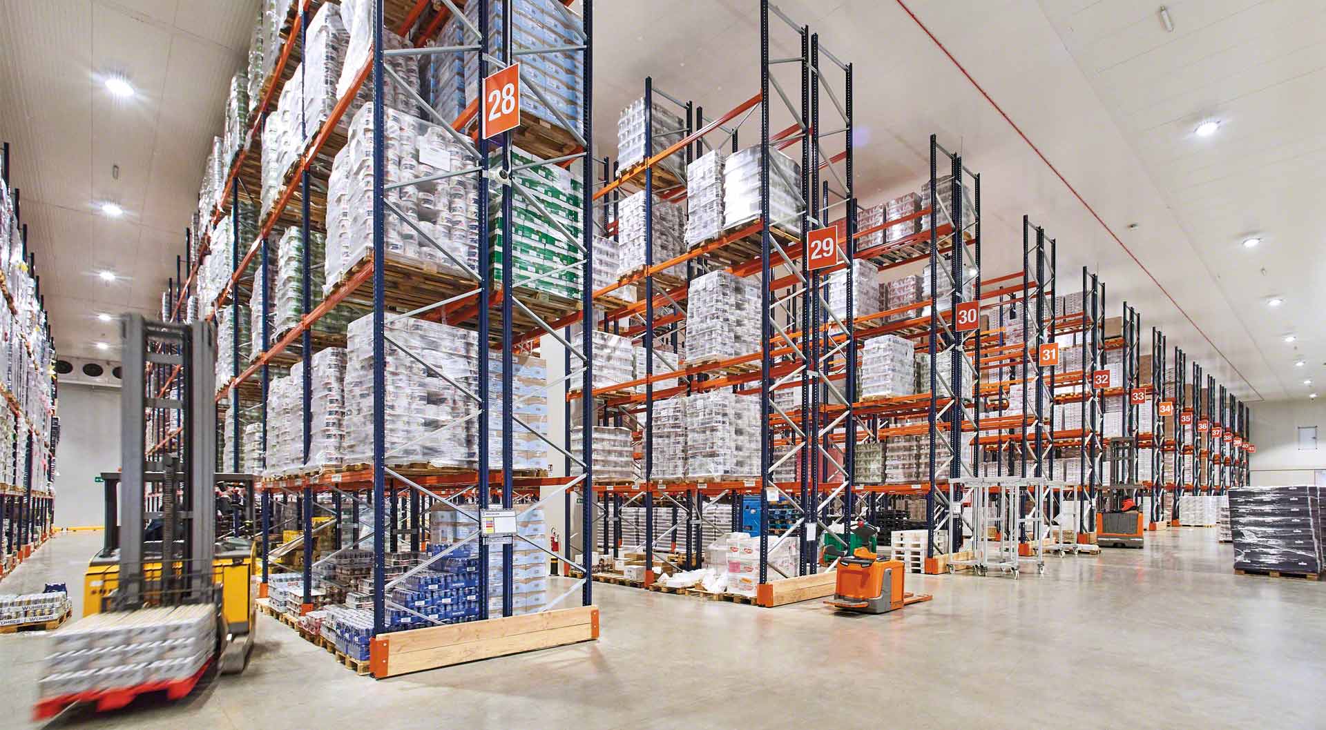 Regały do chłodni – kluczowy element logistyki chłodniczej