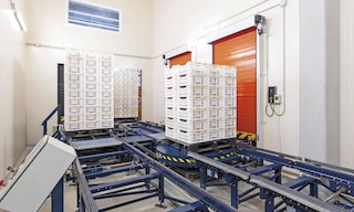 Cold storage warehousing maintains the goods at a controlled temperature to properly preserve them Cold storage warehousing maintains the goods at a controlled temperature to properly preserve them