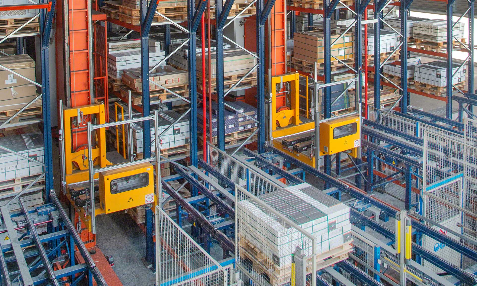 Dystrybutor płytek VM Matériaux zautomatyzował swój magazyn, aby usprawnić kompletację Dystrybutor płytek VM Matériaux zautomatyzował swój magazyn, aby usprawnić kompletację
