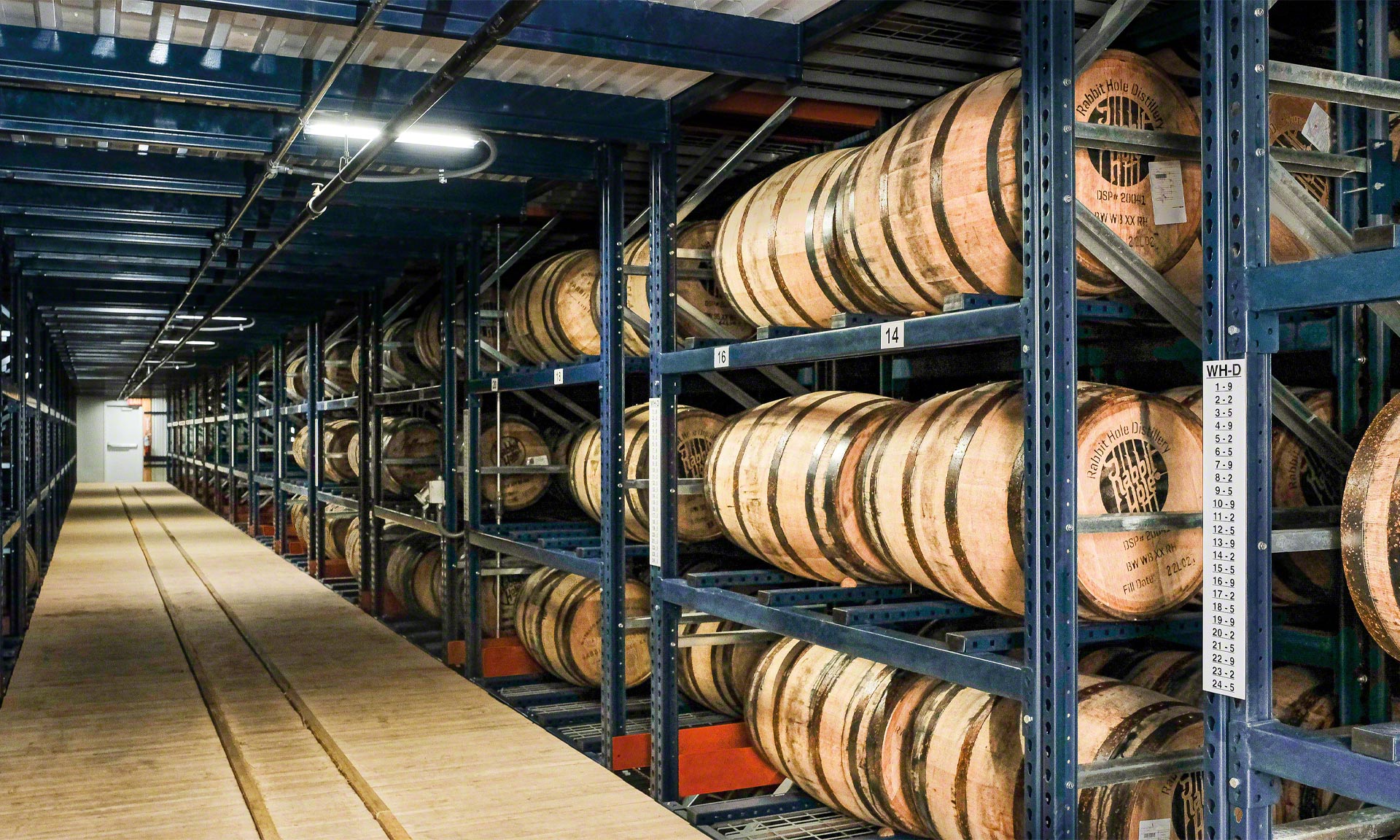 Rabbit Hole Distillery: wysoka gęstość składowania beczek z burbonem