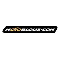 Większa pojemność magazynu Motoblouz.com dzięki wysokim regałom z pomostami