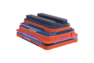 AMR 1500 z platformą podnoszącą może przewozić ładunki na platformy nieruchome lub przenośniki