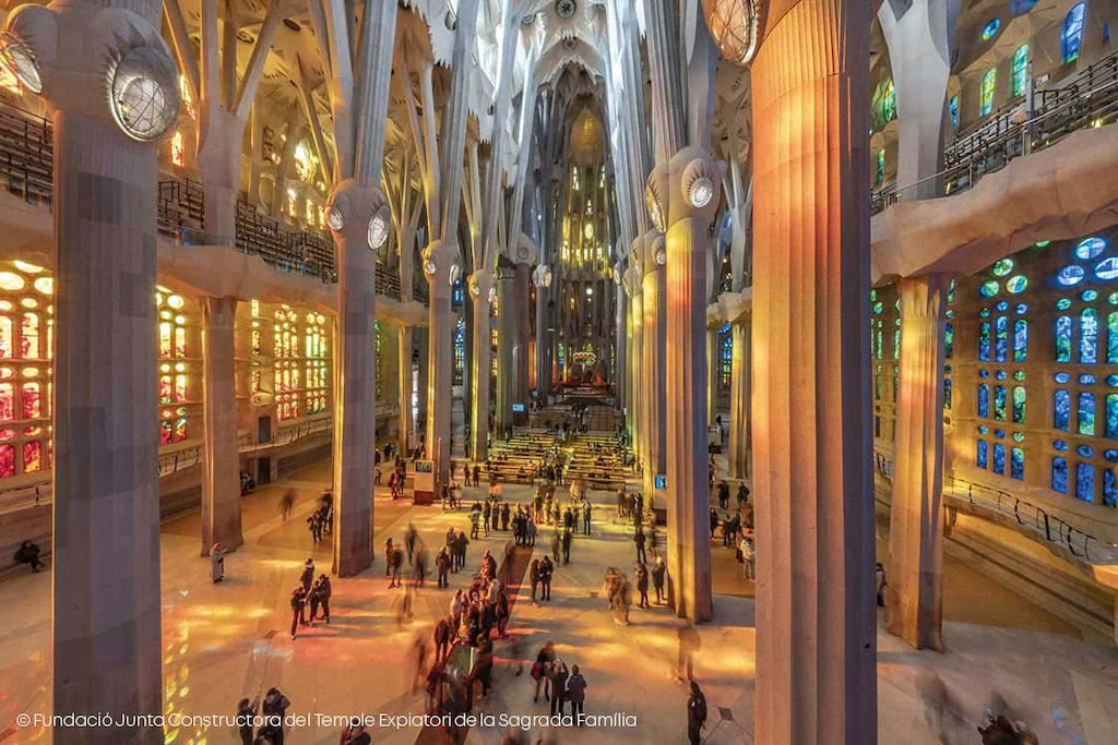 Logistyka kryjąca się za aktywną świątynią łączy budowę, turystykę i religię