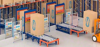 Siatki bezpieczeństwa wygradzają strefę roboczą wózka Pallet Shuttle 3D