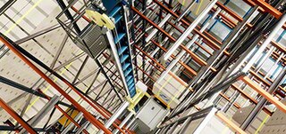 Windy transportują wózki wielokierunkowe między poziomami nośnymi