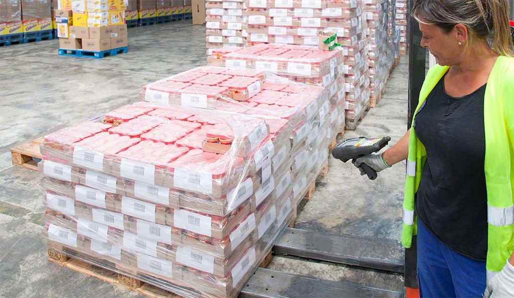 System zarządzania magazynem optymalizuje operacje logistyczne i minimalizuje liczbę błędów