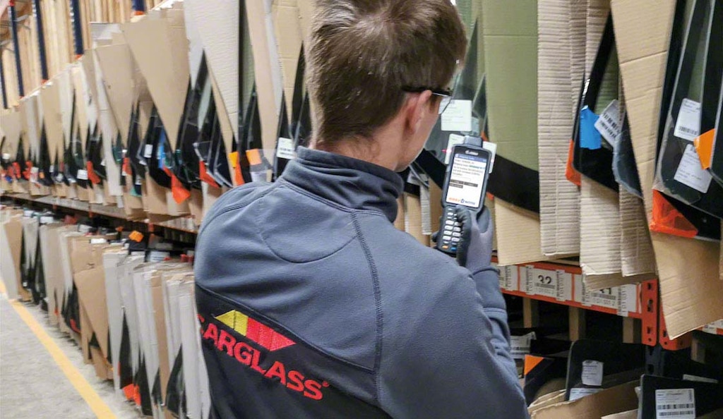 Easy WMS Mecaluxu usprawnia przygotowywanie zamówień w magazynie szyb samochodowych firmy Carglass w Słowenii