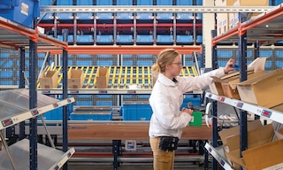 Hardware dla WMS umożliwia wprowadzanie lub pobieranie dodatkowych danych z systemu