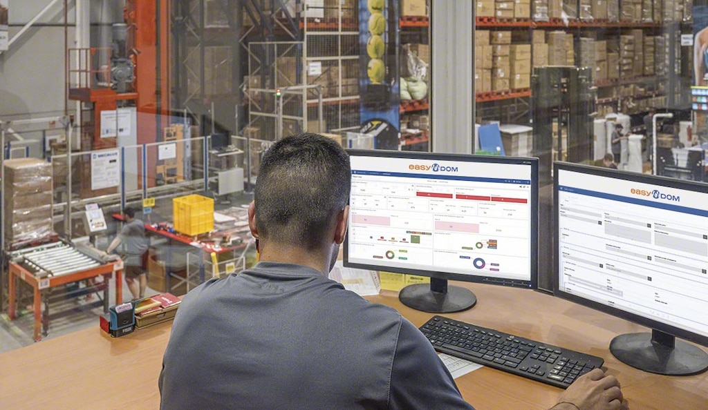 Programy takie jak Easy DOM pozwalają monitorować zamówienia i awarie