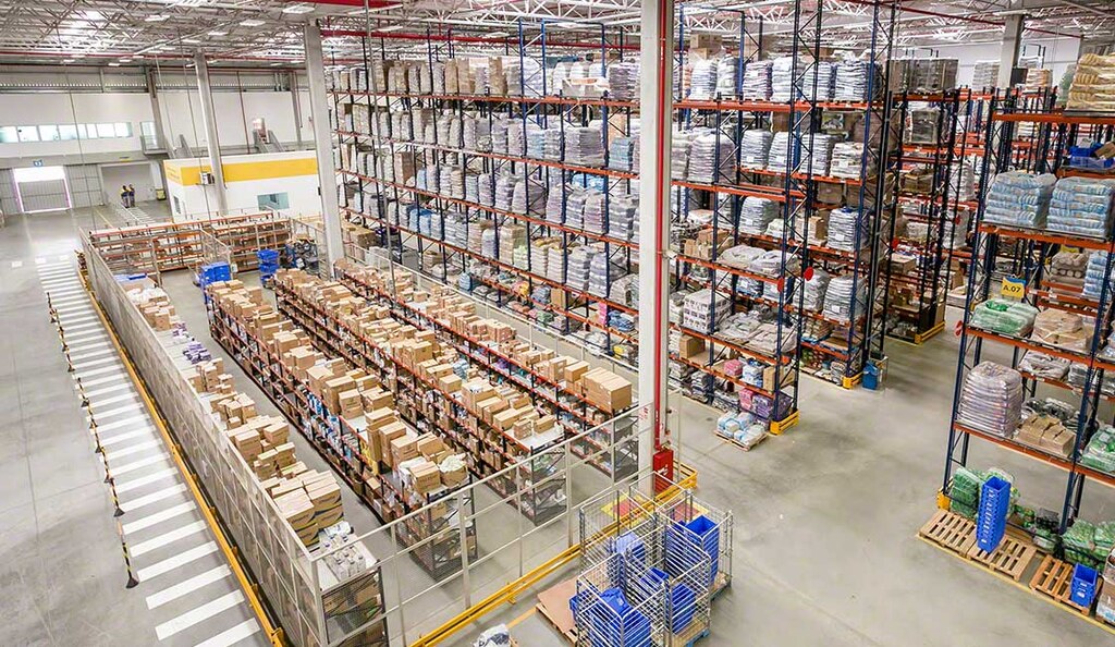 Operatorzy logistyczni lub party logistics oferują usługi w zakresie dystrybucji towaru do stron trzecich