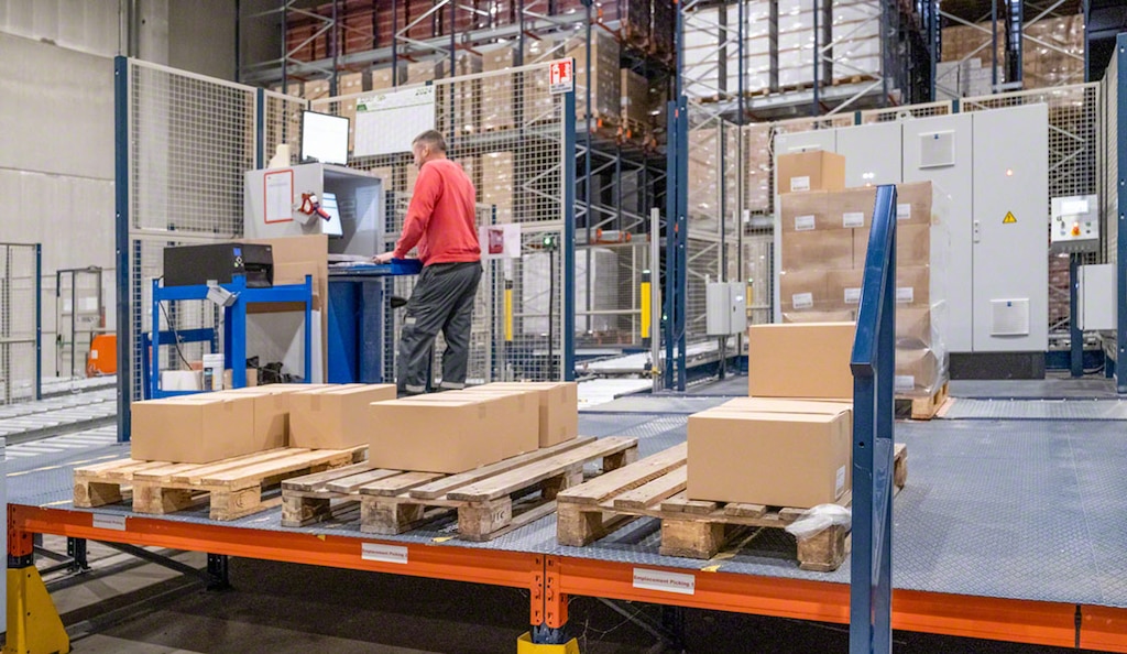 Easy WMS optymalizuje realizację procesów i zasobów w magazynie, a także maksymalnie zwiększa wydajność magazynu