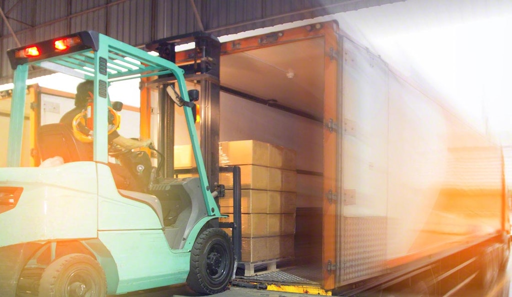 System TMS optymalizuje trasy poprzez skracanie tras do przebycia i optymalne wykorzystanie zasobów jak pojazdy i kierowcy