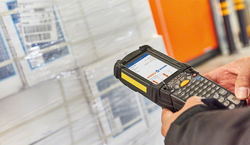 Etykiety RFID umożliwiają monitorowanie zapasów za pomocą warehouse tracking systems
