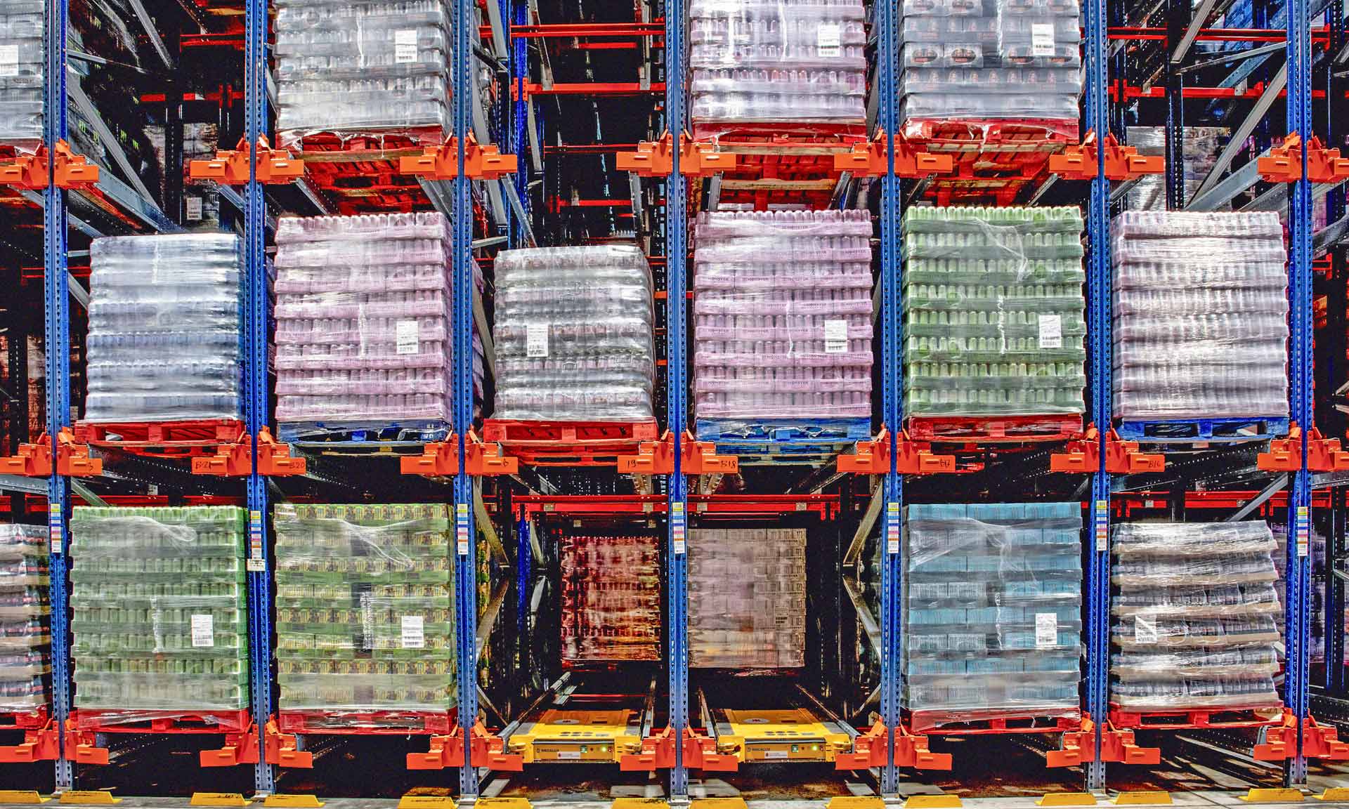 Mecalux usprawnia magazynowanie napojów Coca- Cola HBC dzięki Pallet Shuttle