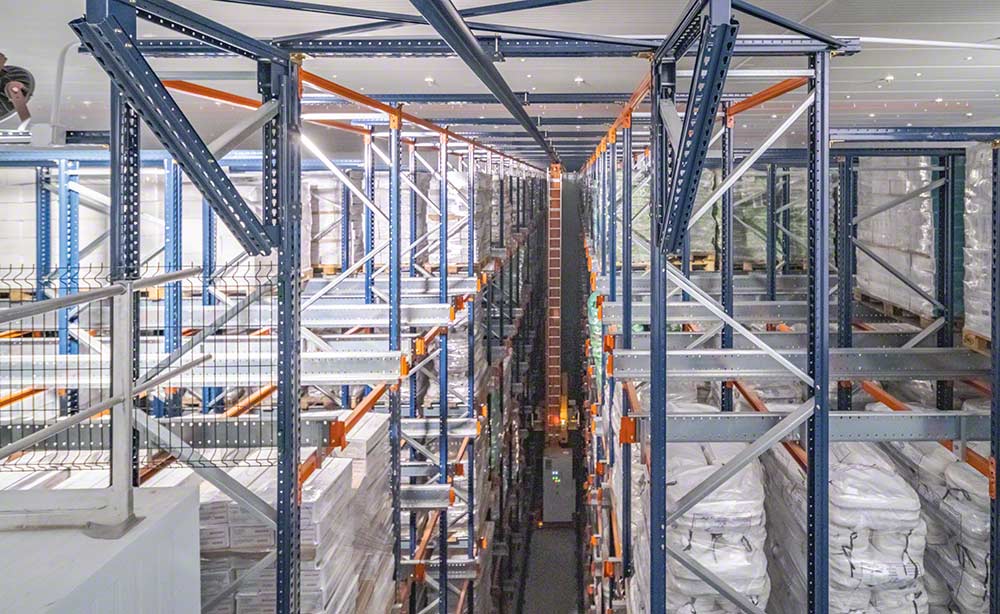 Automatyczny system Pallet Shuttle w mroźni firmy Conservas Cerqueira