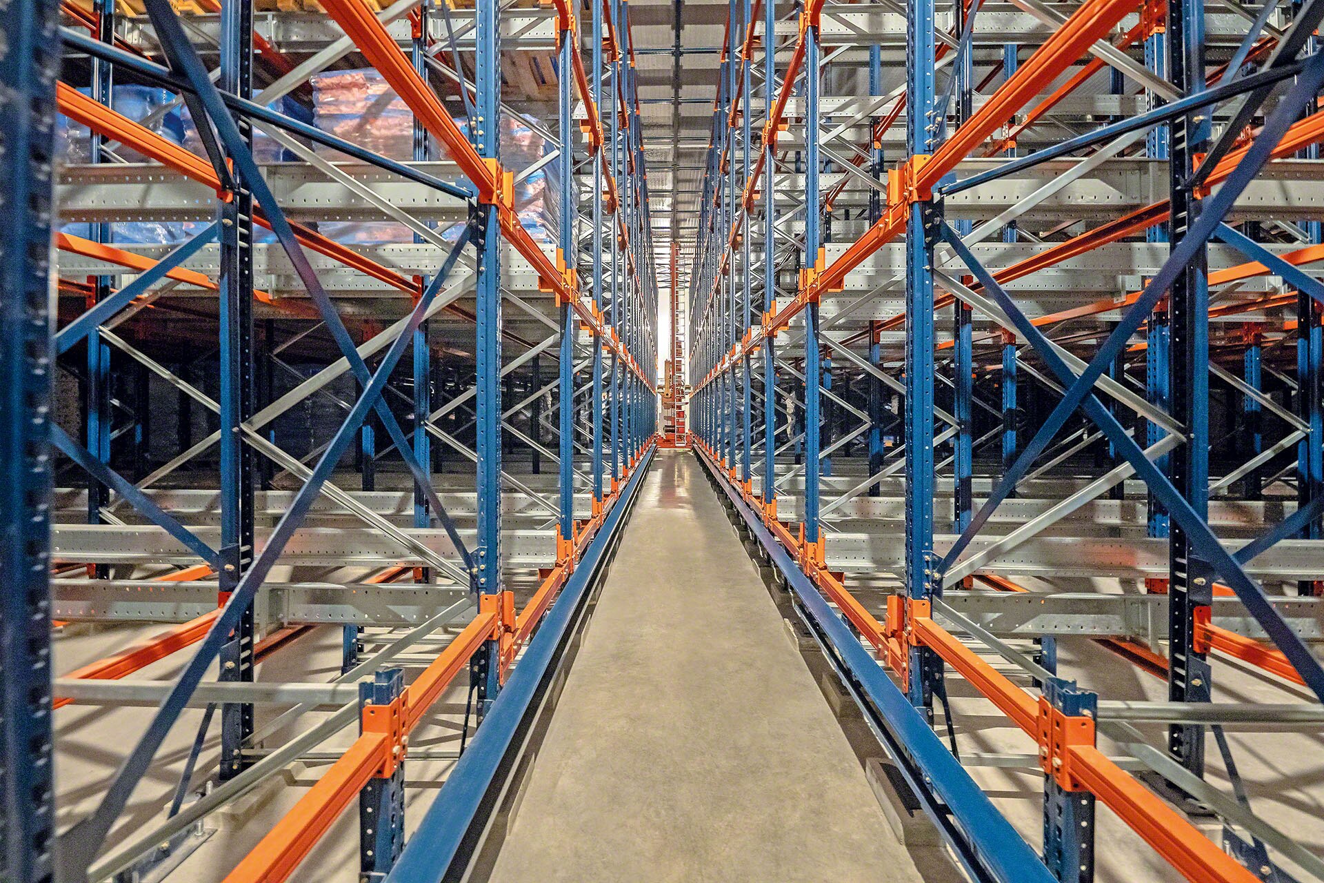 Automatyczny Pallet Shuttle to najbardziej efektywny system magazynowania akumulacyjnego