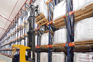 Przy pobieraniu jednostek ładunkowych omówione czynności wykonuje się w odwrotnej kolejności