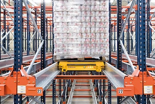 Wózek satelitarny przemieszcza jednostkę ładunkową na najgłębsze wolne miejsce