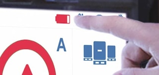 Wskaźnik naładowania informuje o konieczności naładowania lub wymiany akumulatora