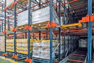 Pallet Shuttle Mecaluxu to idealne rozwiązanie do magazynów z dużą liczbą palet na pozycję asortymentową