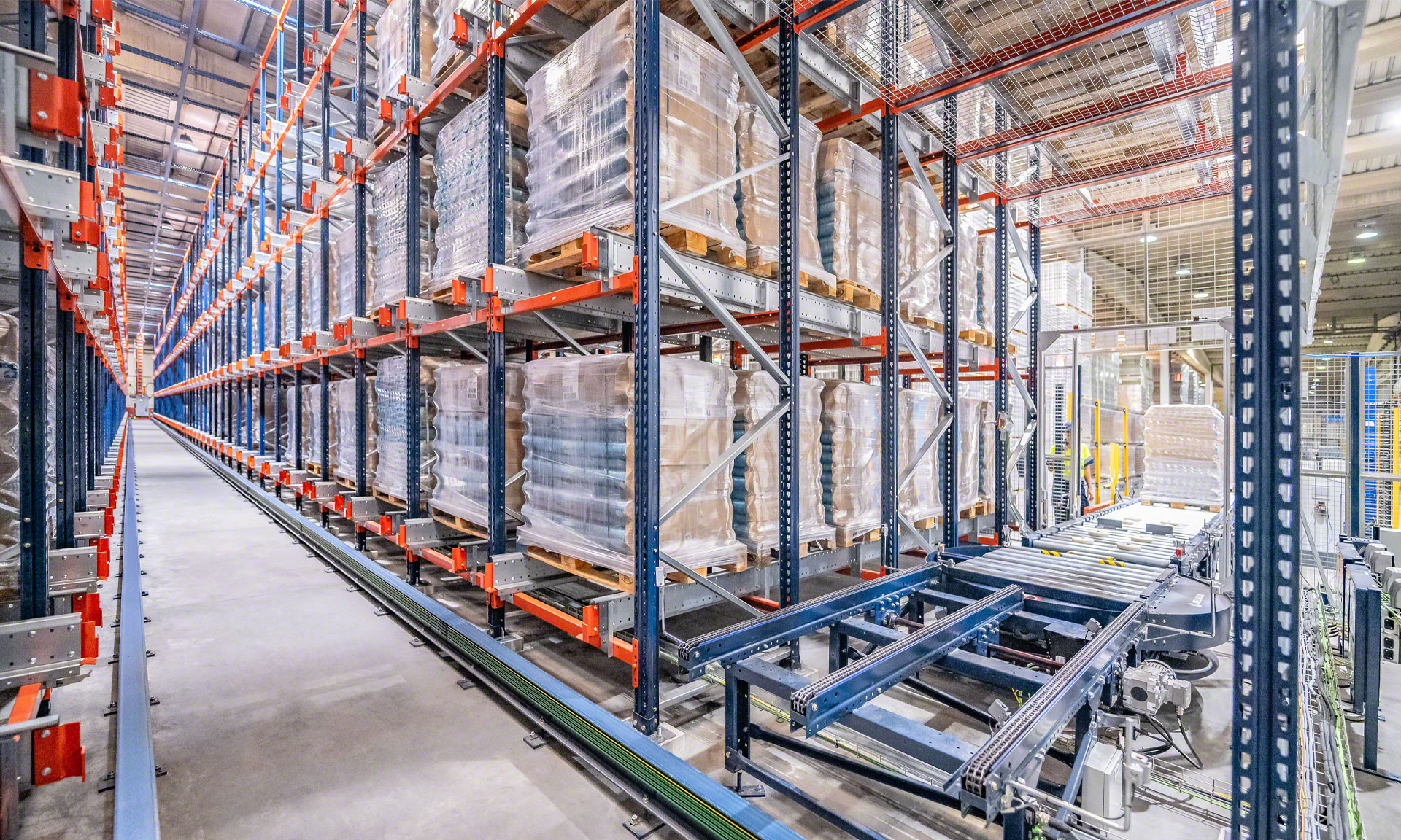 Envases Group automatyzuje proces składowania w magazynie opakowań aluminiowych Envases Group automatyzuje proces składowania w magazynie opakowań aluminiowych