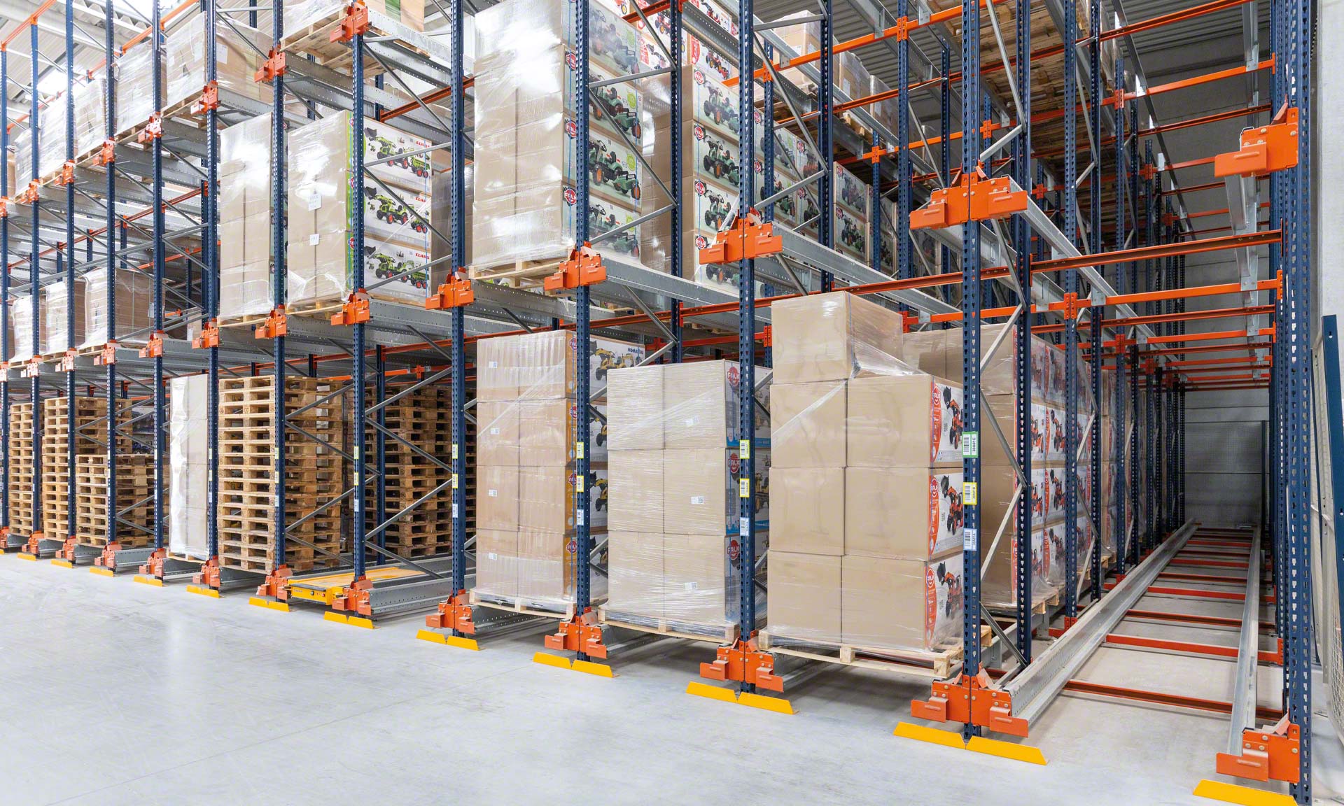 Firma Plastiques Falquet & Cie zautomatyzowała transport wewnętrzny towaru Firma Plastiques Falquet & Cie zautomatyzowała transport wewnętrzny towaru