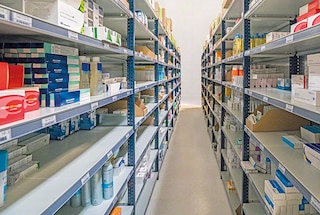 Regały półkowe do lekkich ładunków (M3) można wykorzystać do składowania i wystawiania produktów w sklepach Regały półkowe do lekkich ładunków (M3) można wykorzystać do składowania i wystawiania produktów w sklepach