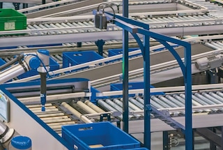 Oprogramowanie wizyjne robota do kompletacji identyfikuje produkt, który należy pobrać i określa sposób realizacji operacji