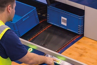 Pojemniki automatycznie trafiają do magazynu