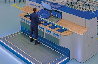 Order pickerzy stosują się do poleceń systemu Easy WMS, aby poprawnie skompletować zamówienie